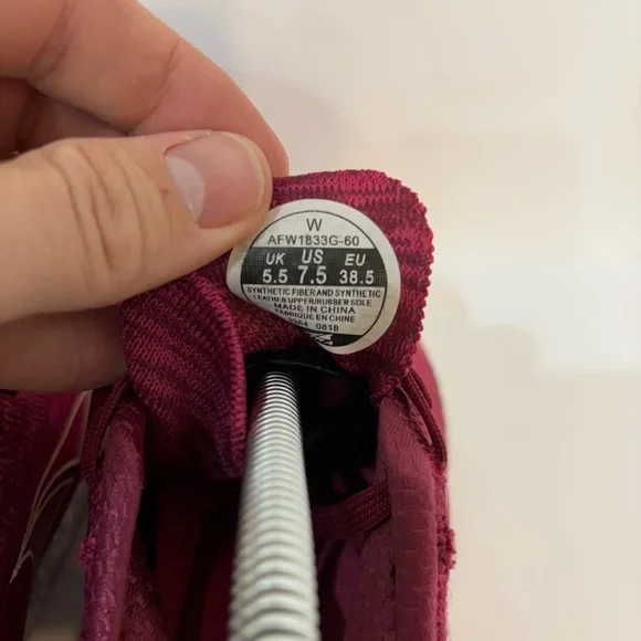 Altra Escalante size 7.5 - Picture 6 of 9